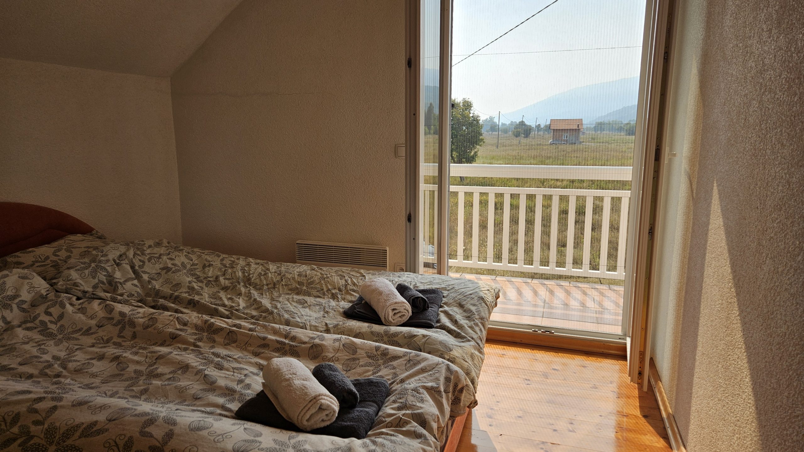 Cottage 14 - Čaprazlije - spavaća soba #3 i pogled prema istoku - the bedroom #3 with the view towards East